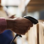 Комиссии маркетплейсов достигли почти половины стоимости товара