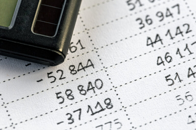 Зарплаты выросли на 25%, а эффективность — на 4%: бизнес требует отдачи от сотрудников