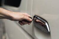 Минус 7% за месяц: что с продажами легковых авто