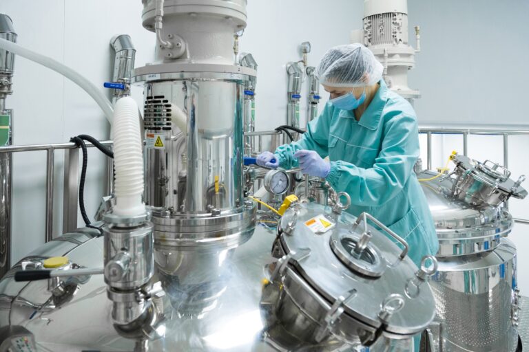 Не ЗОЖ, а акциз: почему производство спирта в России упало на 21%
